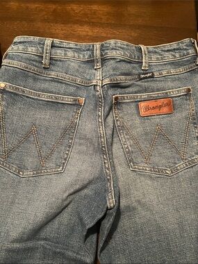 Wrangler Women's Boot Cut Retro Denim Blue Jeans